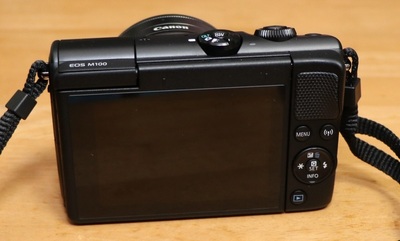 Canon EOS M100 ボディ BK レンズ2台セット CANON EOS M100 ダブル